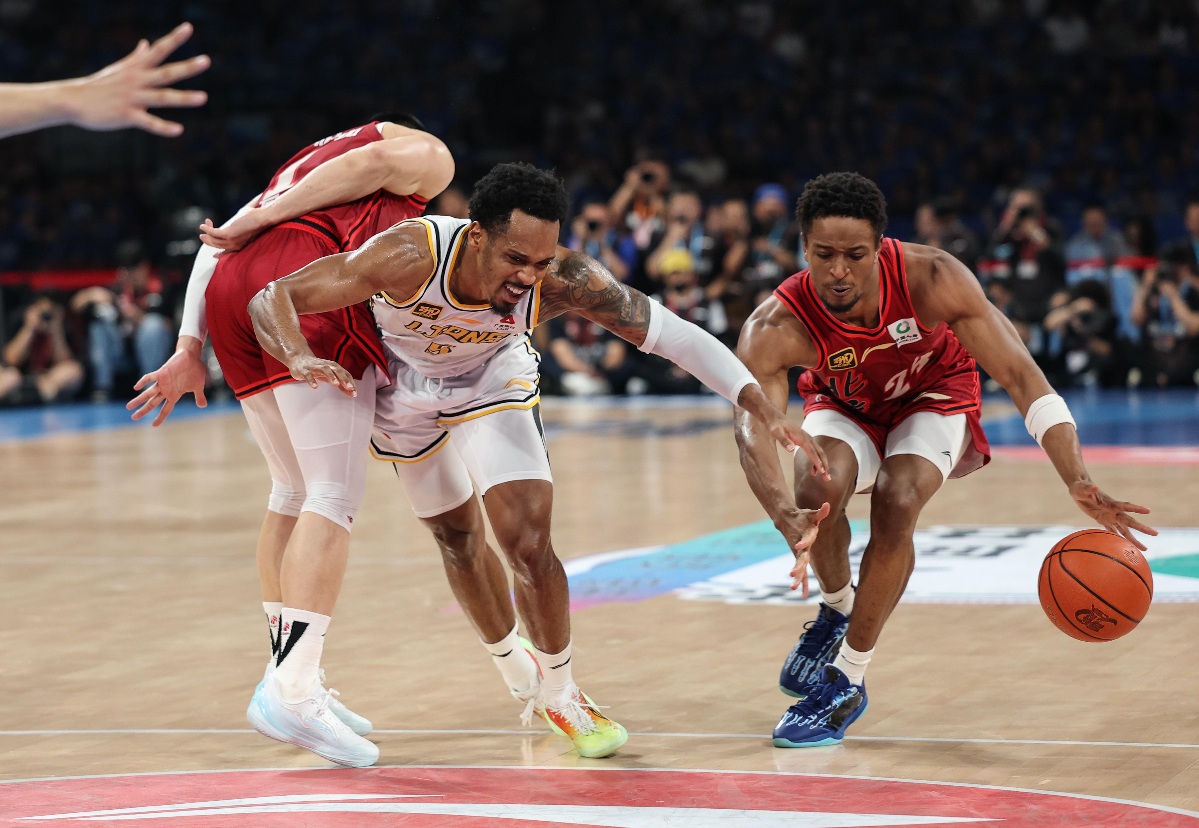 包含转折点深圳男篮强势反弹，NBA总决赛今夜攻防权衡，信心回归，年轻球员得到机会的词条yabo